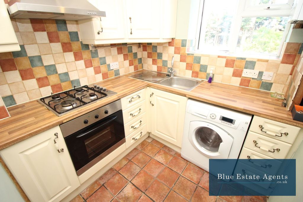 Property photo 2 of 9 Kitchen