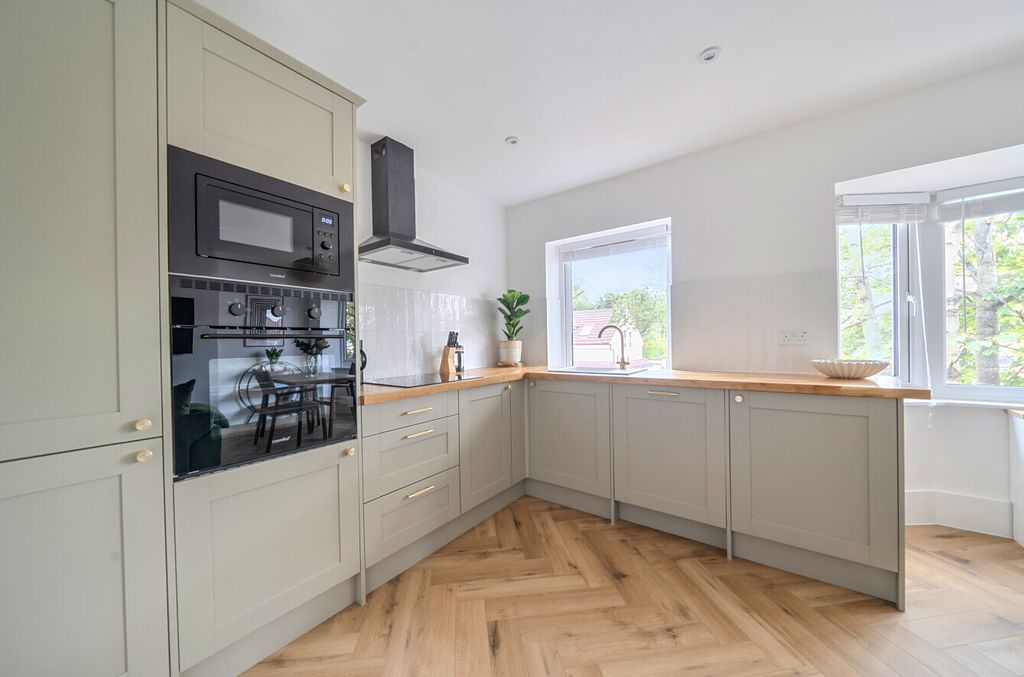 Property photo 1 of 17 Picture No. 14