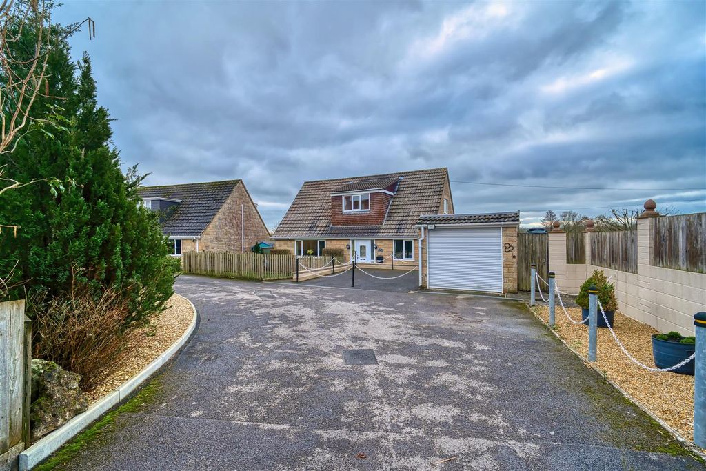 Property photo 1 of 11 Front