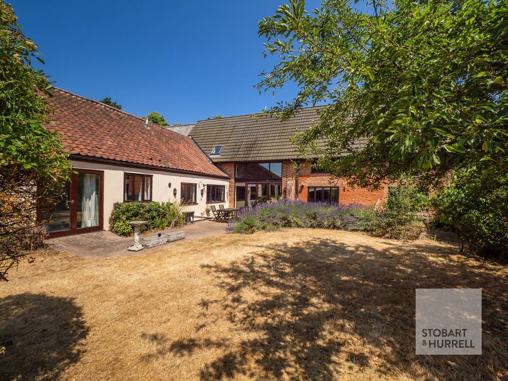 Property photo 2 of 39 Rear