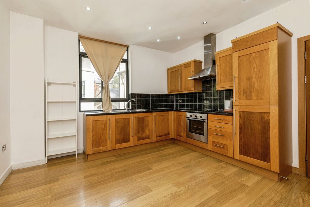 Property photo 2 of 11 Pbox-Img.Jpg