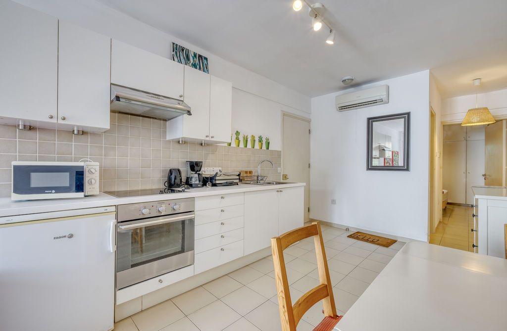 Property photo 2 of 9 Kitchen Dining