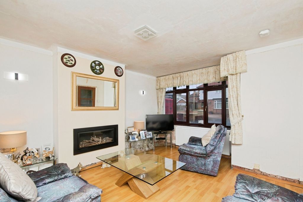 Property photo 3 of 17 Pbox-Img.Jpg