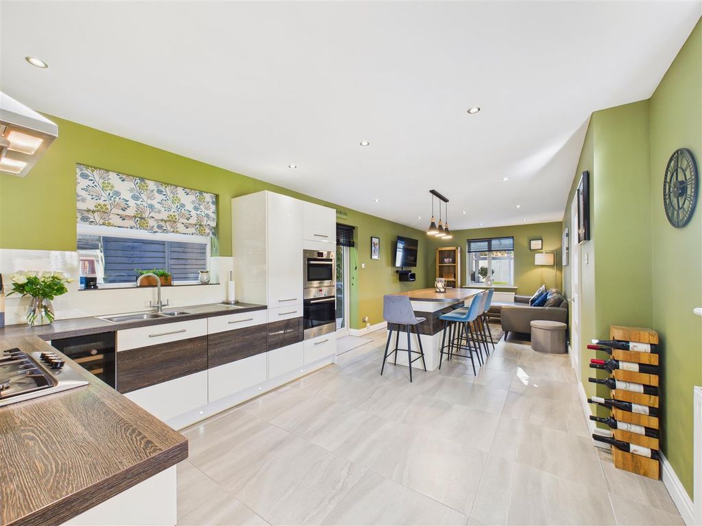 Property photo 3 of 27 Open Plan Kitchen