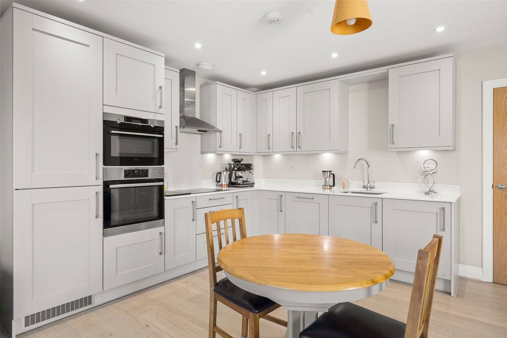 Property photo 2 of 12 Picture No. 14