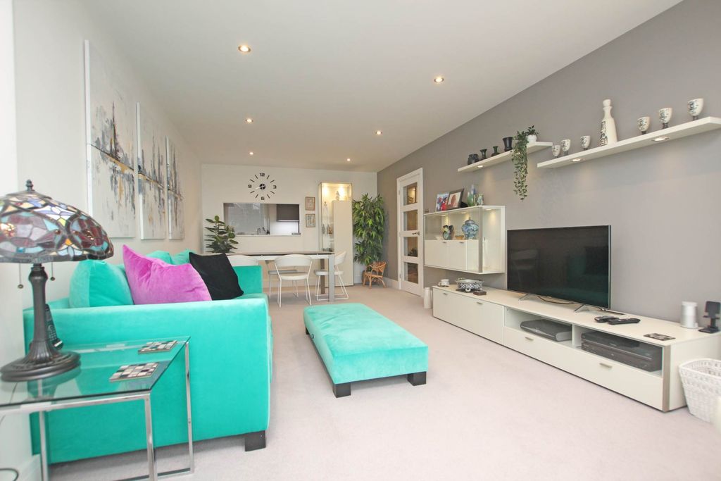 Property photo 2 of 26