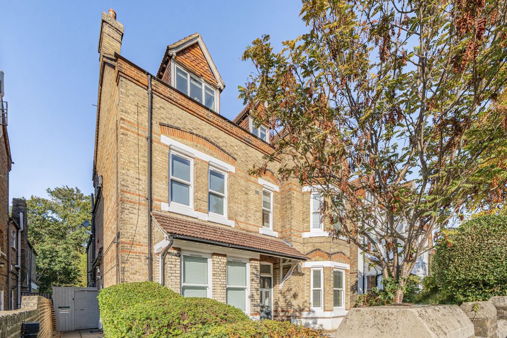 Property photo 1 of 12 1361035-1-68Db9Fc...