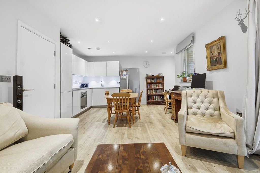 Property photo 3 of 18