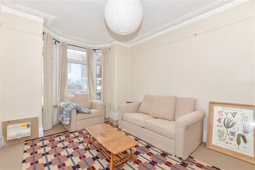 Property photo 3 of 14 Lounge