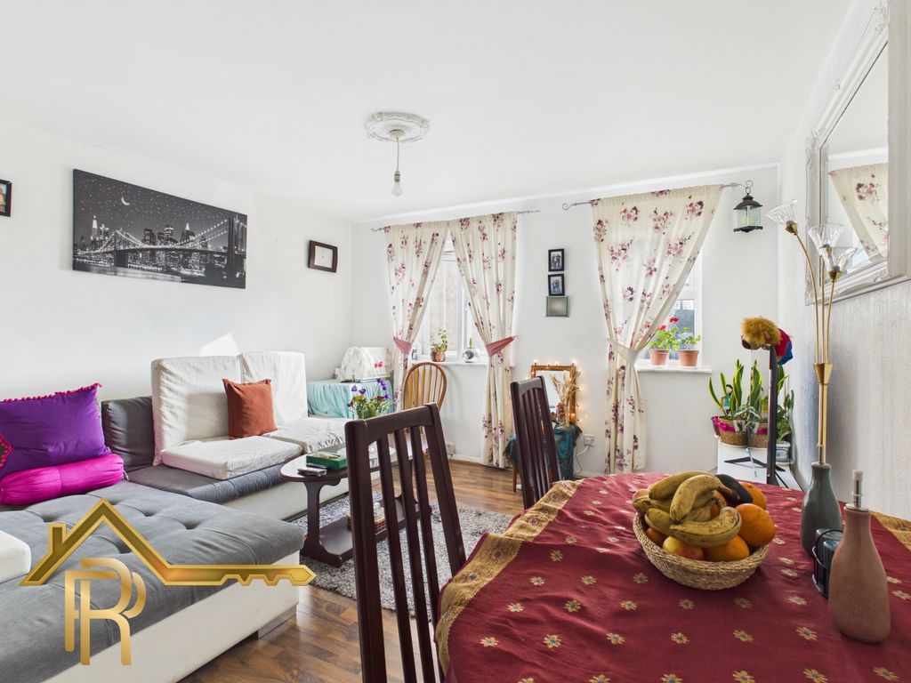 Property photo 3 of 13 Cam03016G0-Pr0082-Still002