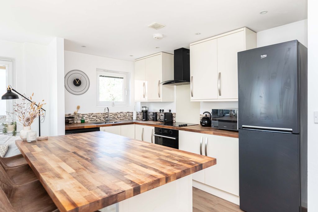 Property photo 3 of 12 346A2170