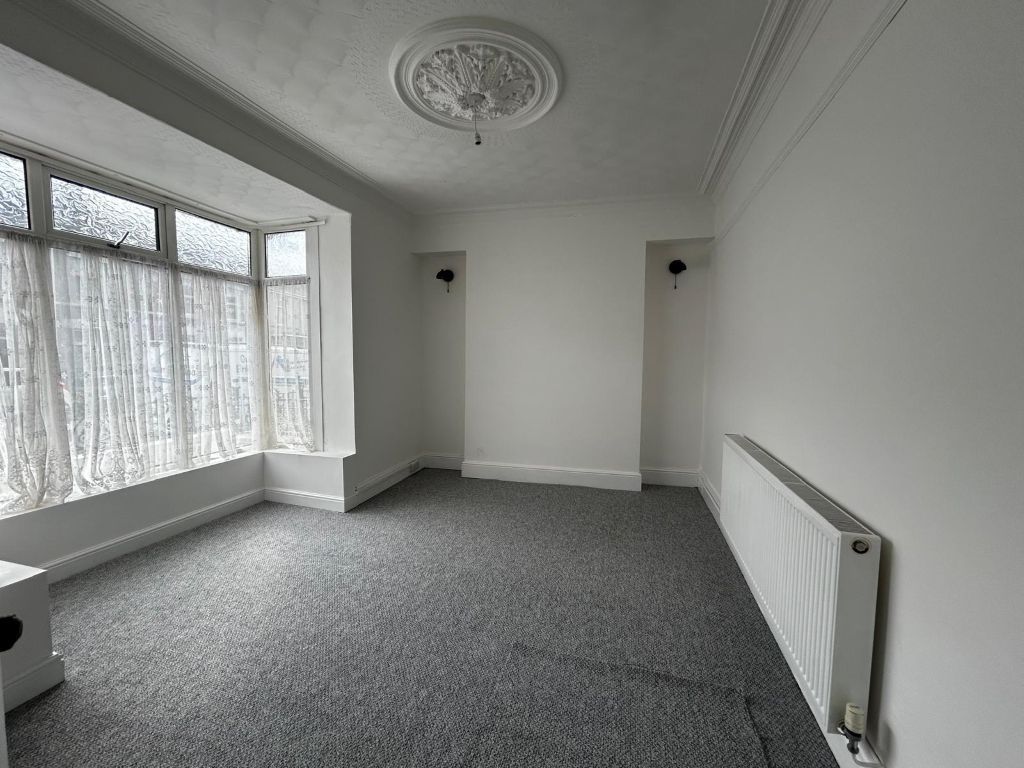 Property photo 2 of 8 Lounge