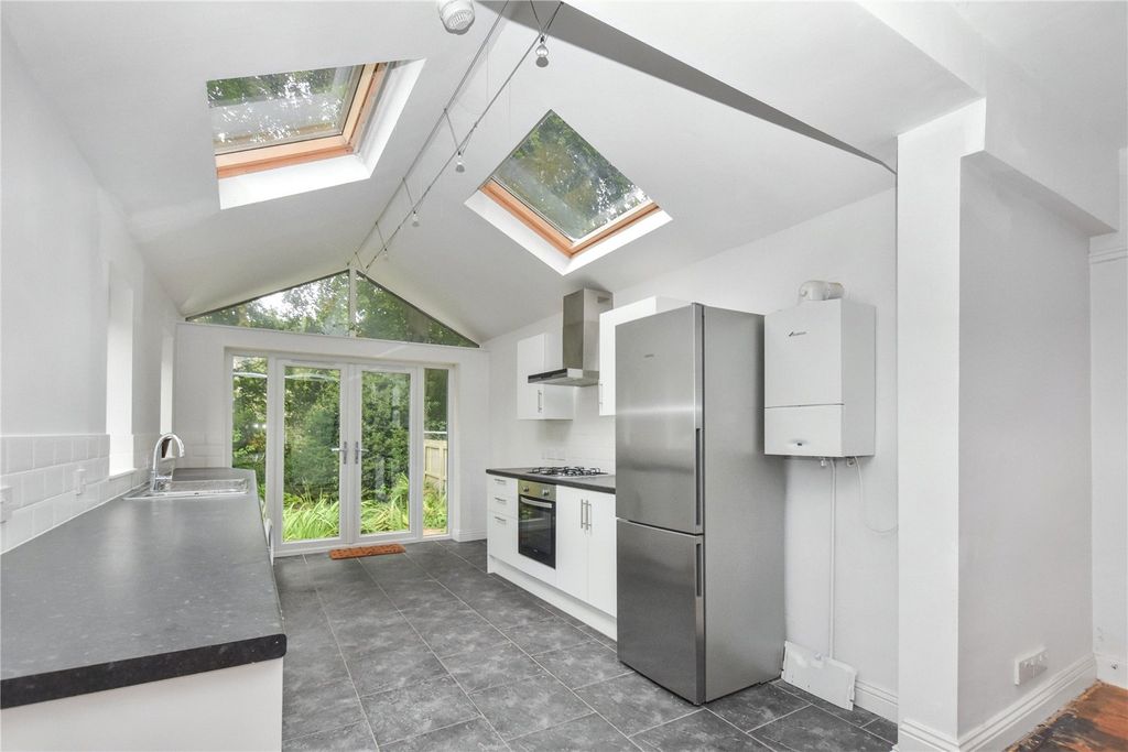 Property photo 2 of 18 Picture No. 28