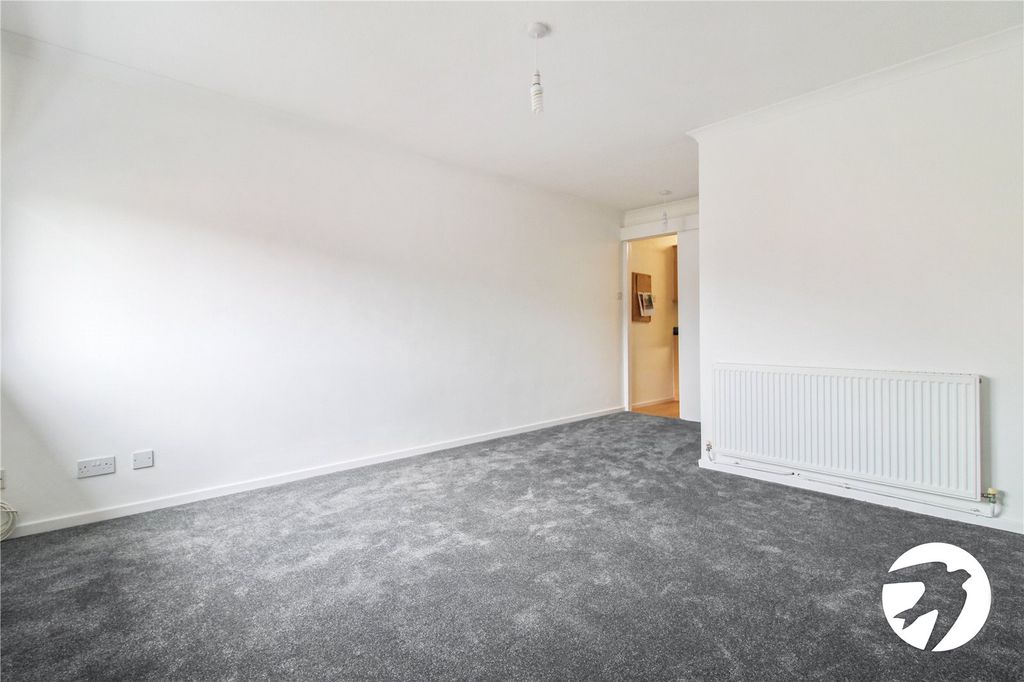 Property photo 3 of 8 Lounge