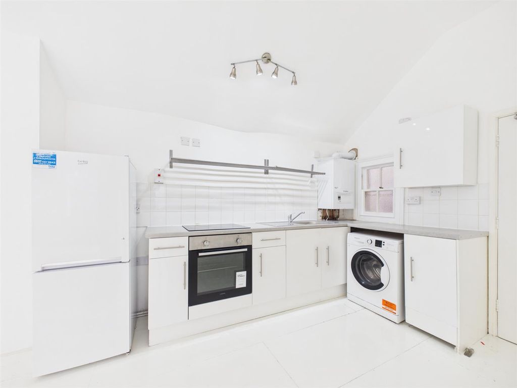 Property photo 3 of 16 Cam04237G0-Pr0355-Still005.Jpg