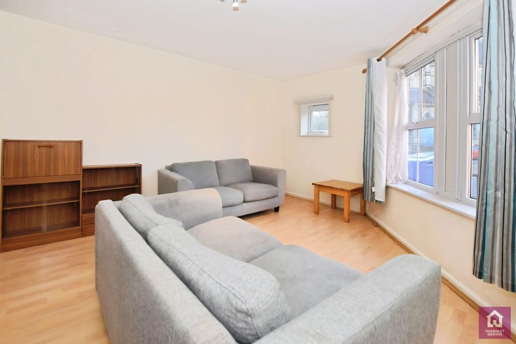Property photo 2 of 18 Pbox-Img.Jpg