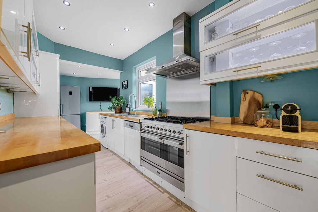 Property photo 3 of 30