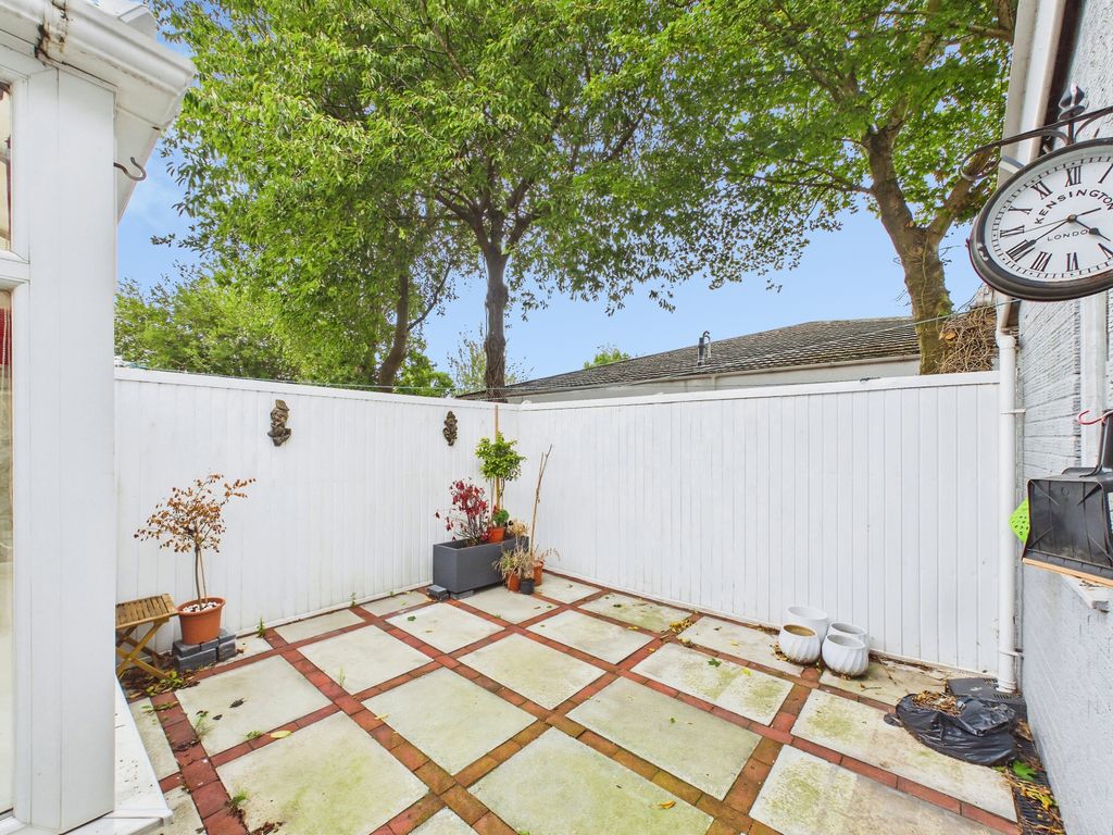 Property photo 2 of 21