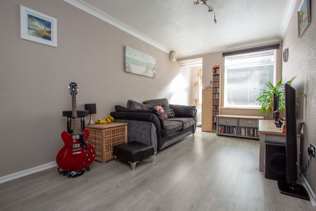 Property photo 2 of 7