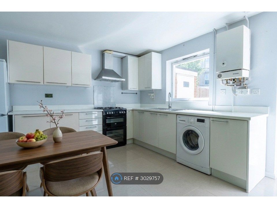 Property photo 2 of 11 Kitchen/Dining Area