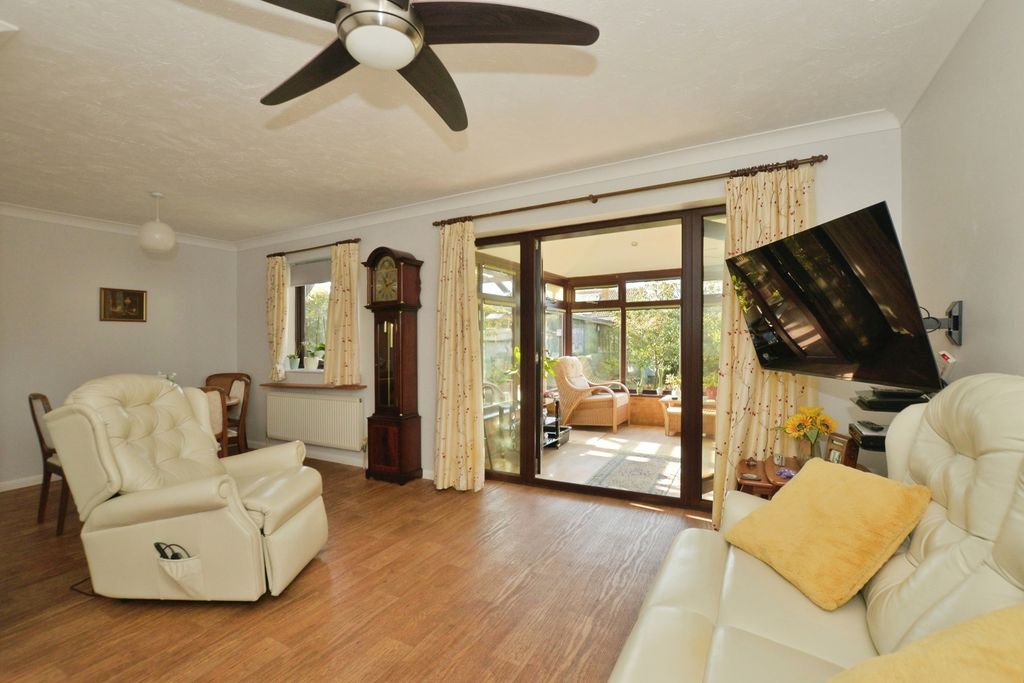 Property photo 2 of 16 Pbox-Img.Jpg