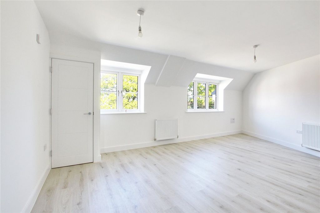 Property photo 3 of 6 Open Plan Lounge