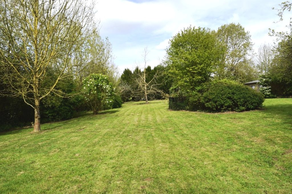 Property photo 2 of 28