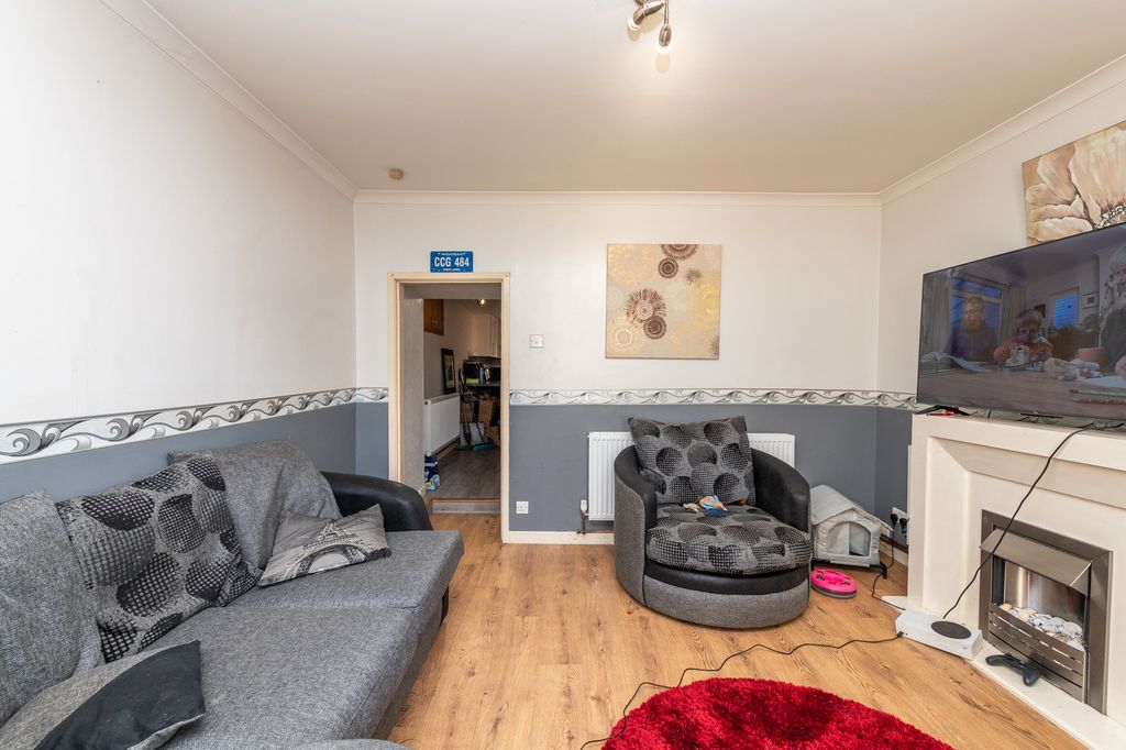 Property photo 2 of 26