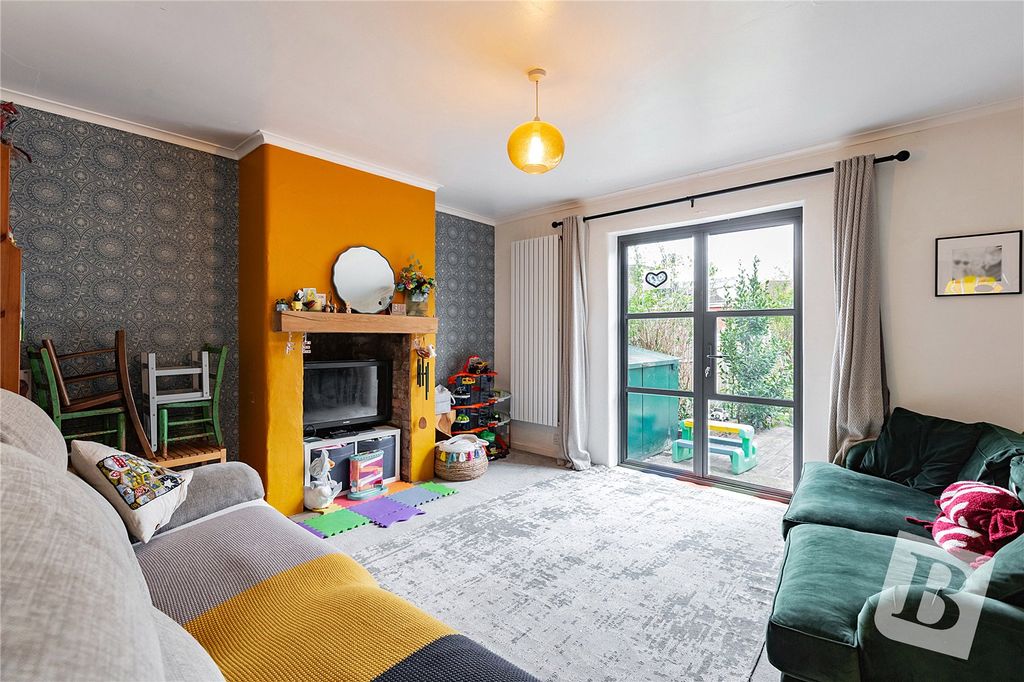 Property photo 3 of 12 Lounge