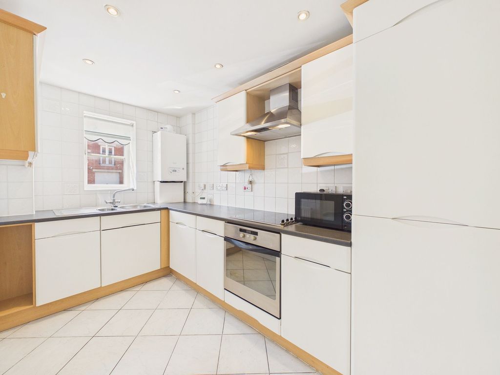 Property photo 2 of 12 Kitchen