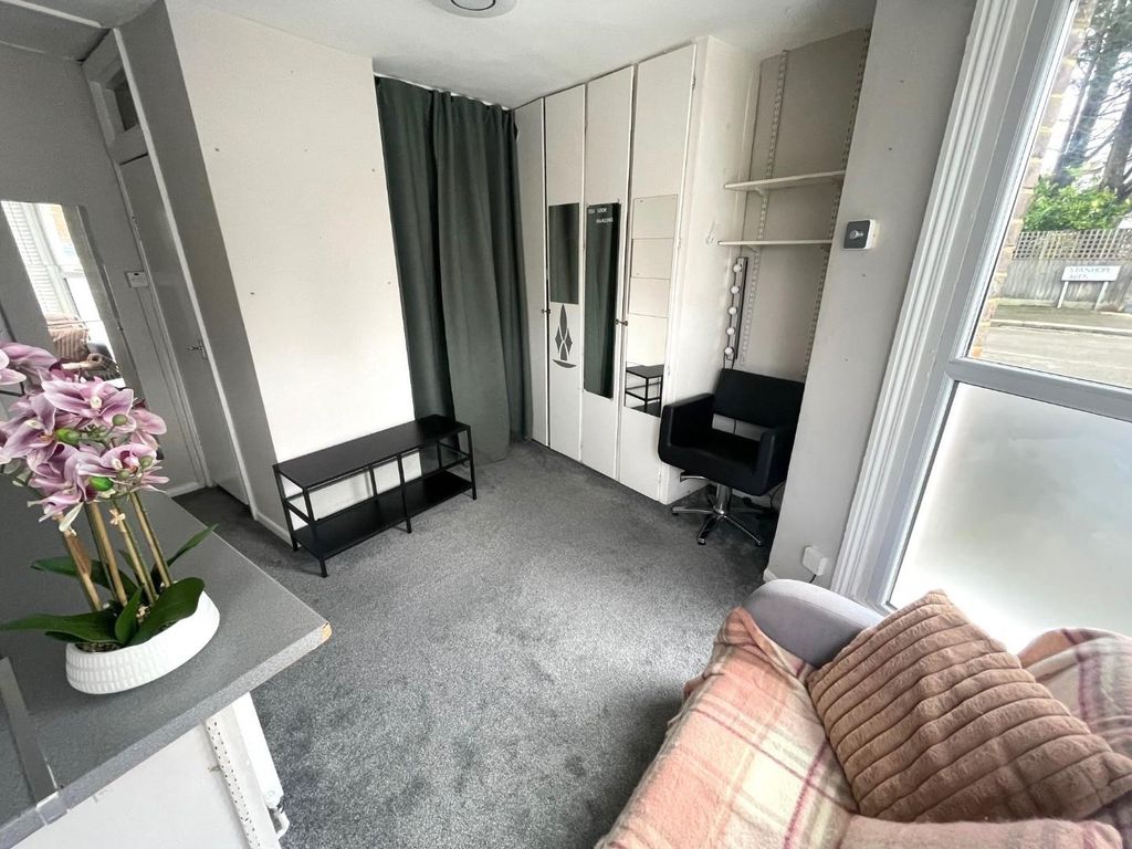 Property photo 1 of 7 New Living.Jpg