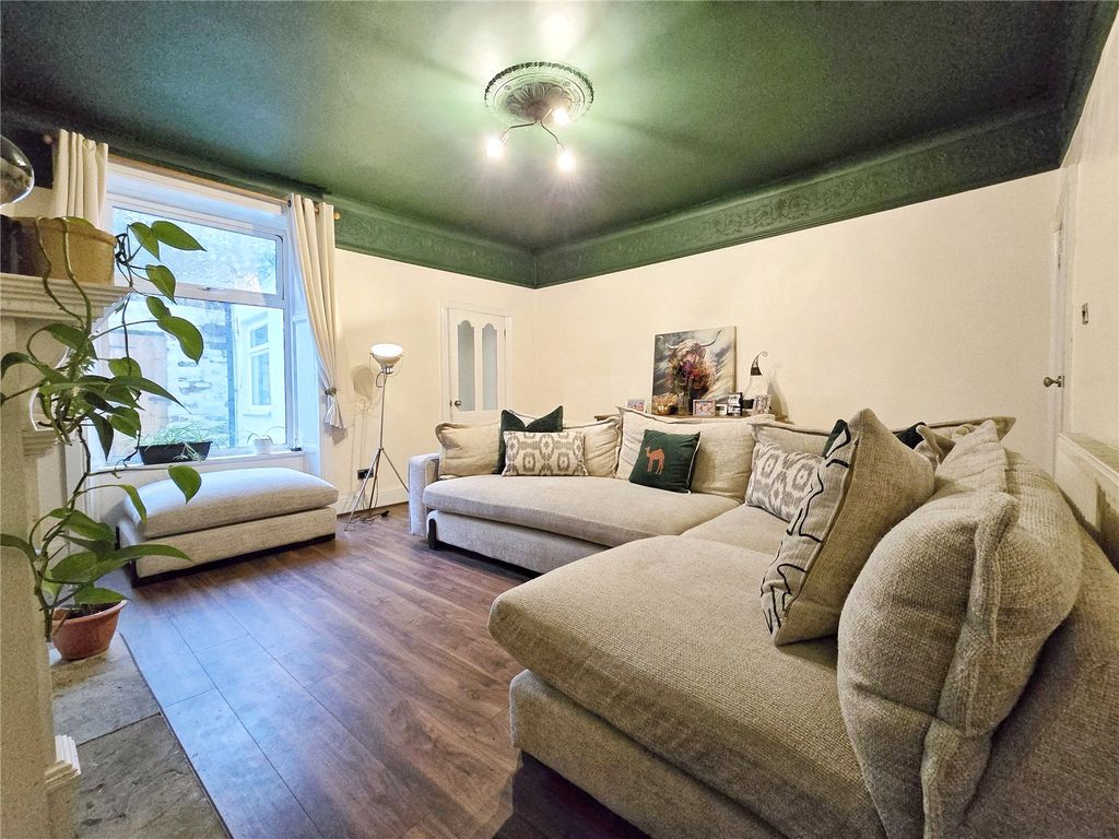 Property photo 3 of 21 Lounge