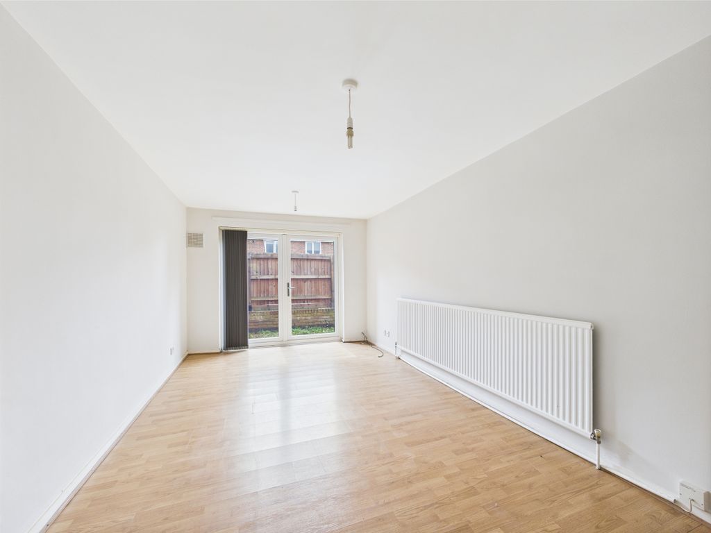 Property photo 3 of 10 Cam01354G0-Pr0522-Still005
