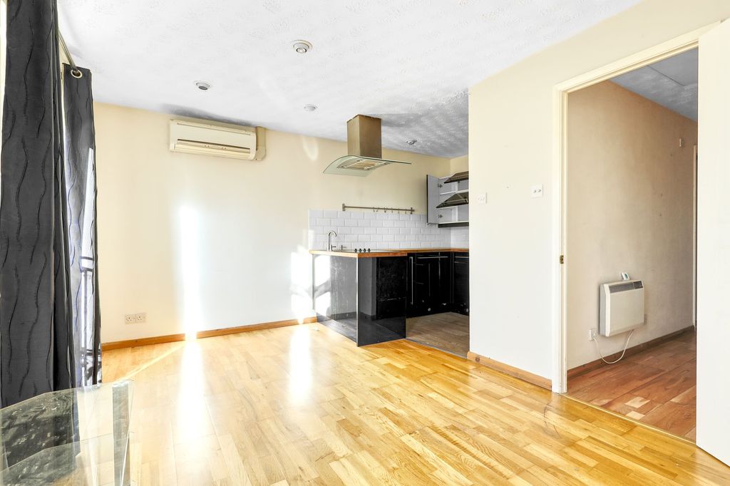 Property photo 3 of 6