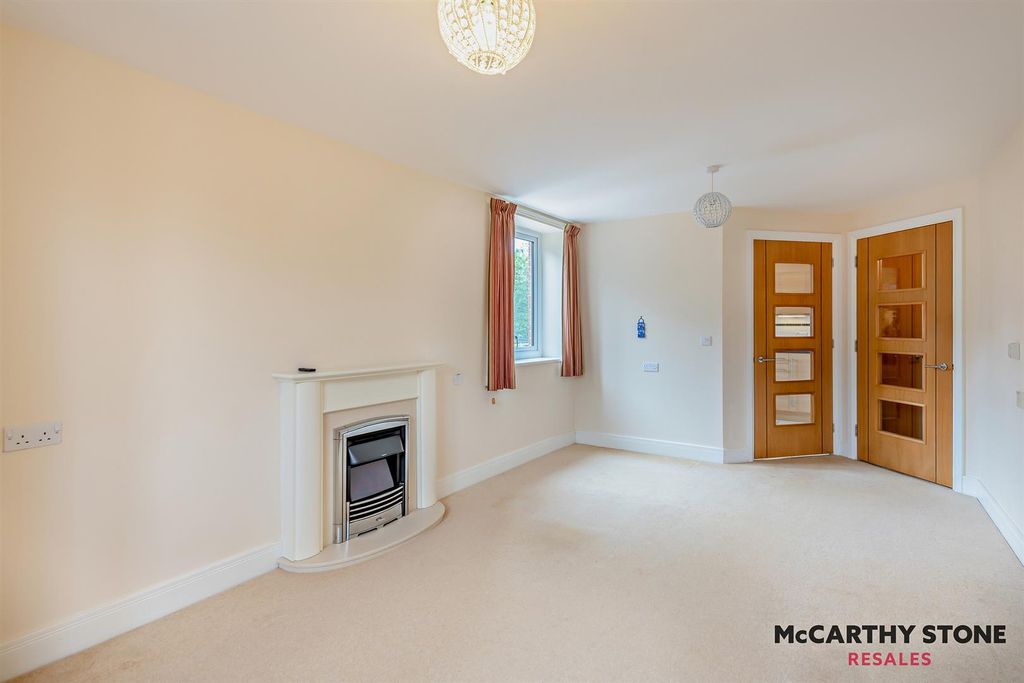 Property photo 3 of 21 8608138-Interior13-800.Jpg