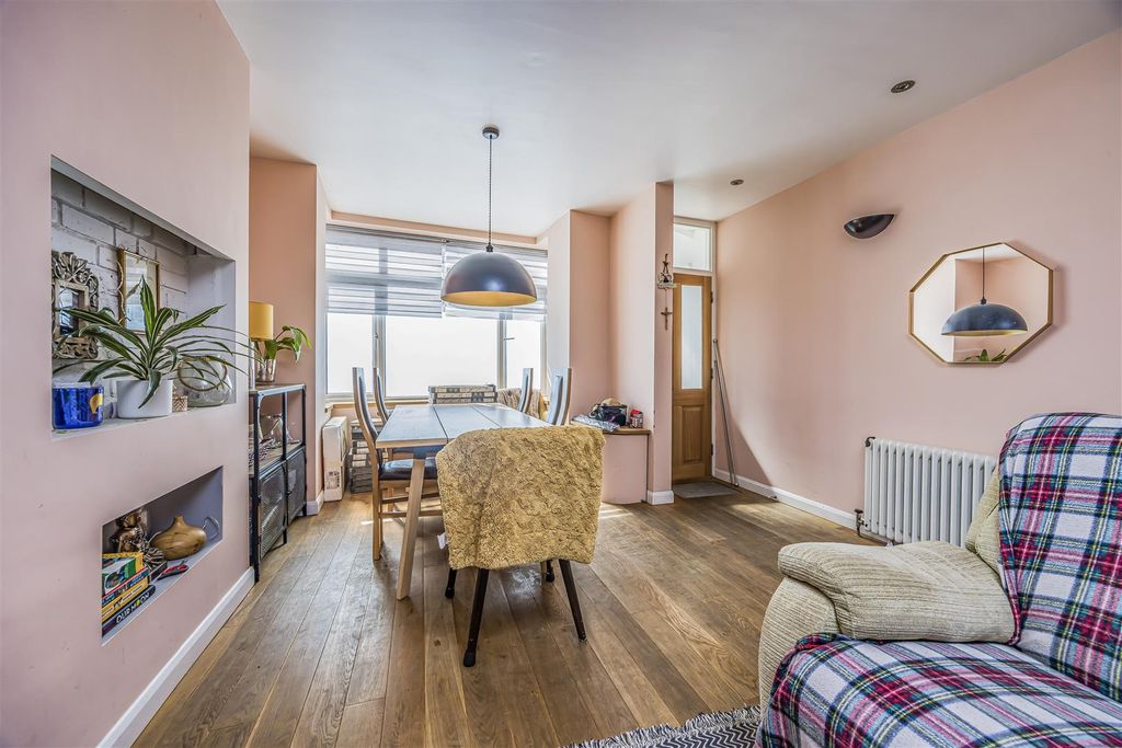 Property photo 1 of 20 53 Pitcroft Road, Portsmouth-Porticomarketing-Sold