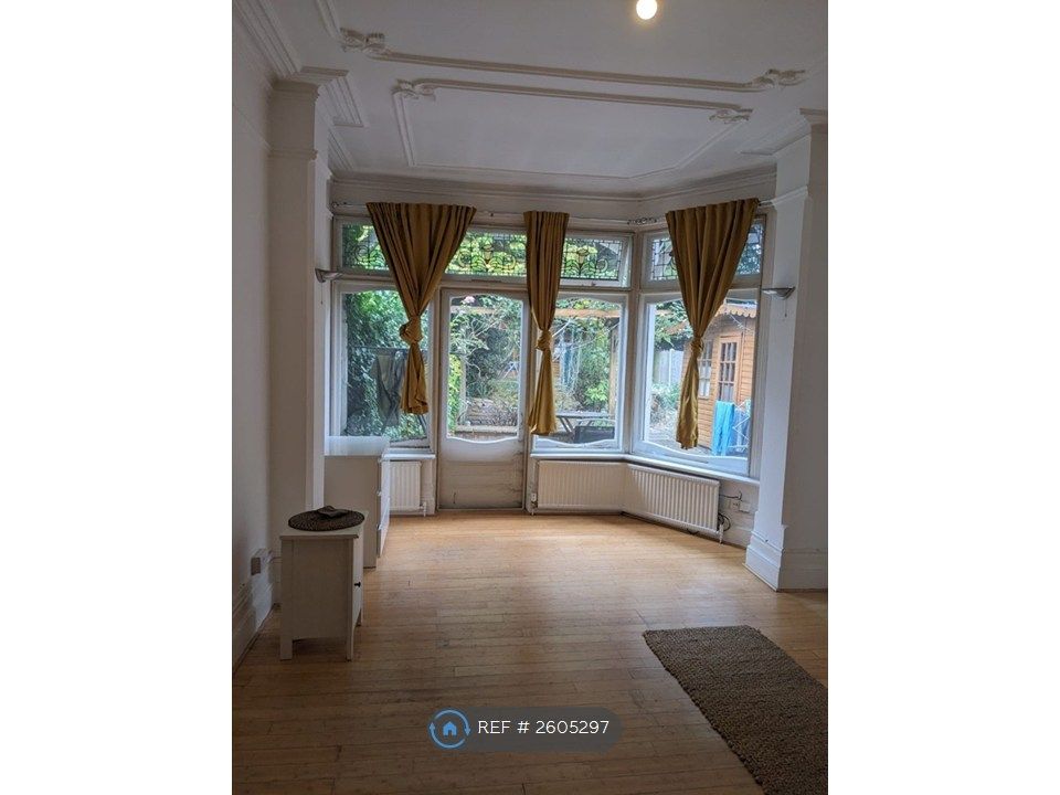 Property photo 1 of 6 Bedroom