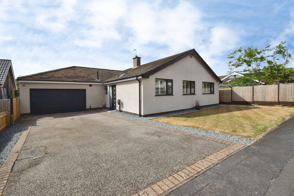 Property photo 1 of 28