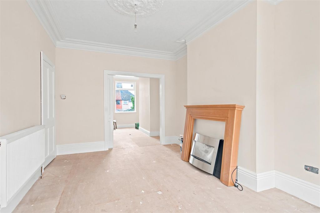 Property photo 3 of 18
