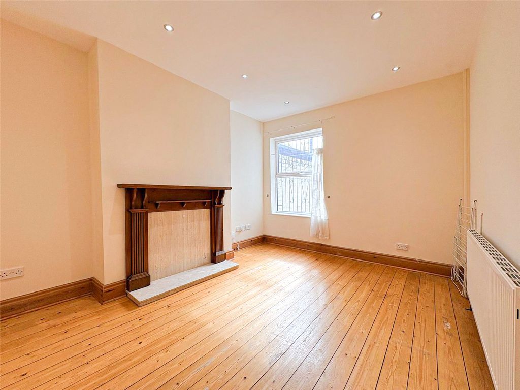 Property photo 2 of 14 Picture No. 15