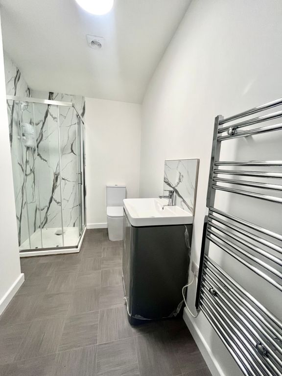 Property photo 2 of 7 Bathroom