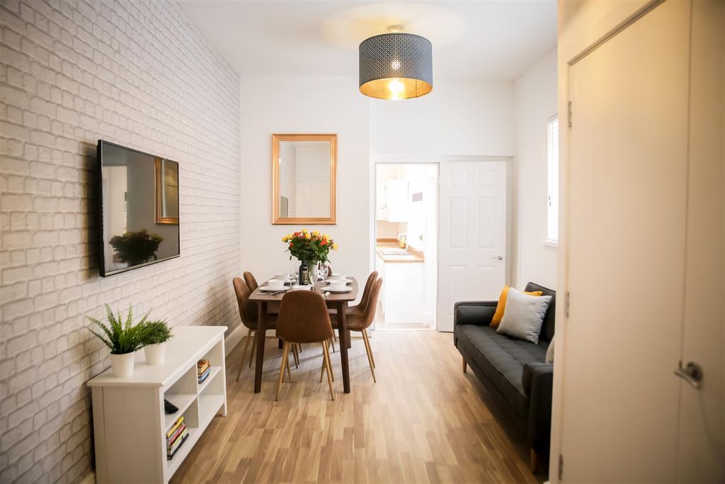 Property photo 3 of 19 Communal 4.Jpg