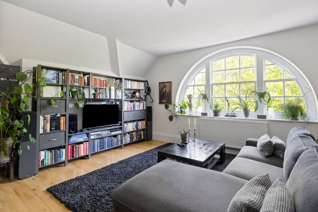 Property photo 3 of 28