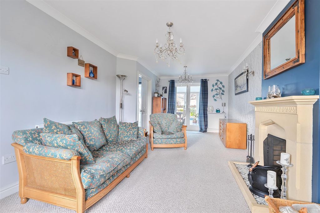 Property photo 2 of 21 1400316-19-696F83525Be9A-Arw-1.Jpg