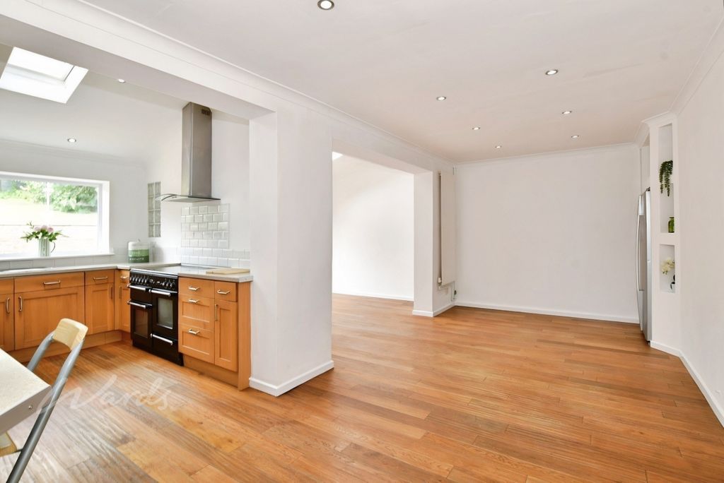 Property photo 3 of 15 Broomhill Kitchen