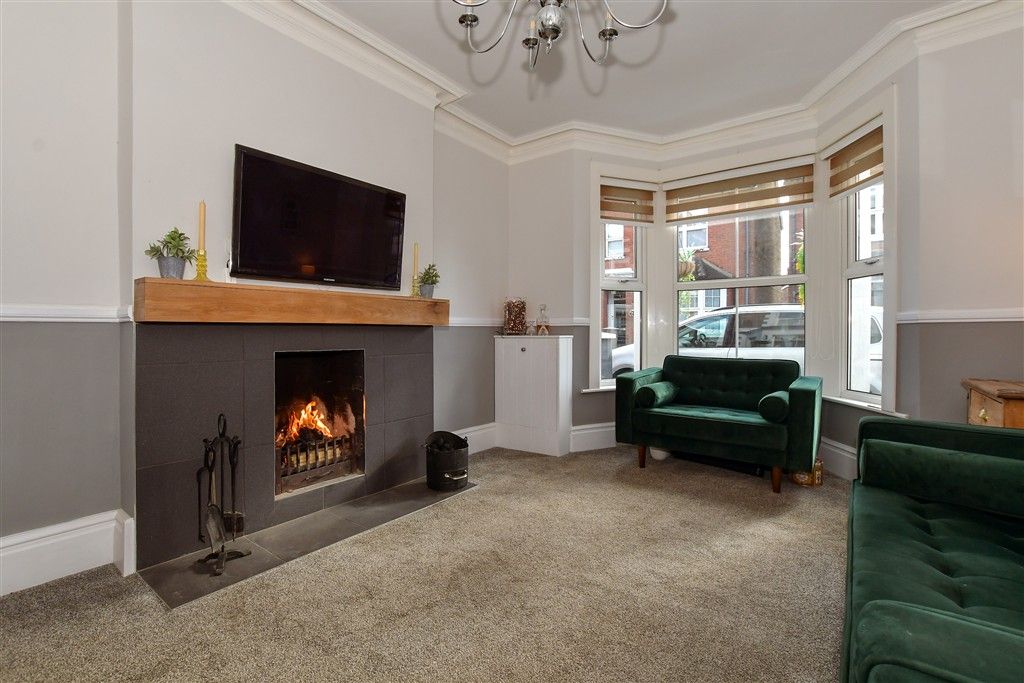 Property photo 2 of 16 Lounge