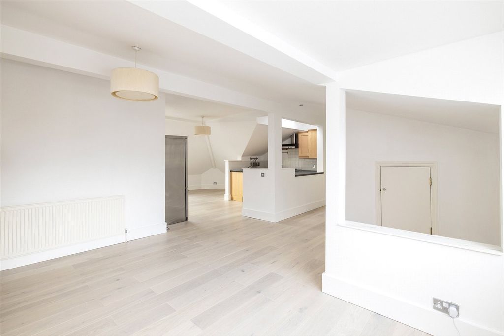 Property photo 3 of 15 Reception/Kitchen