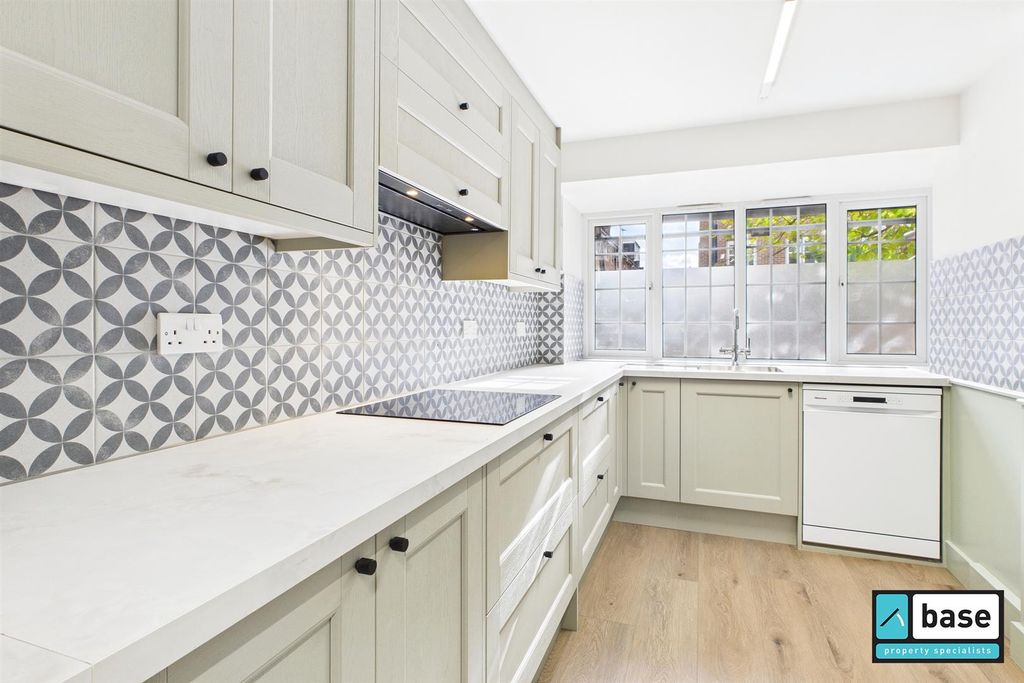 Property photo 1 of 25 Cam02985G0-Pr0075-Still021.Jpg