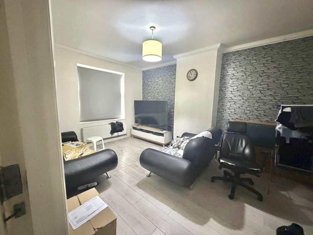 Property photo 2 of 11 Living Room