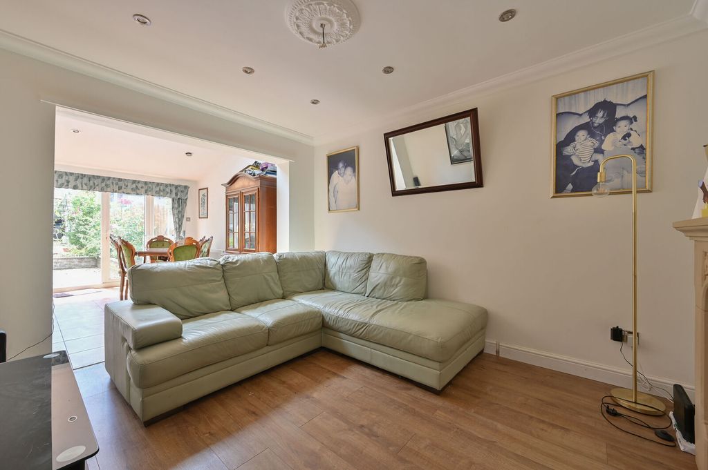 Property photo 2 of 19